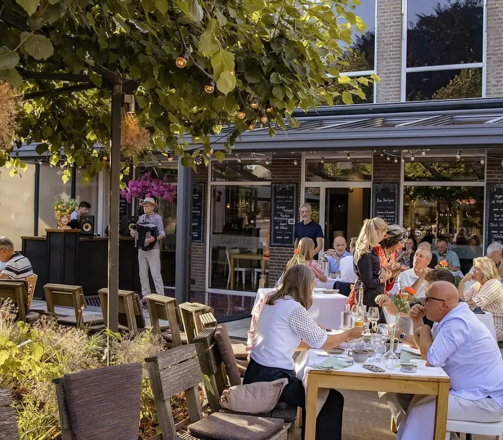 The terrace of Restaurant Buon Gusto on a summer evening